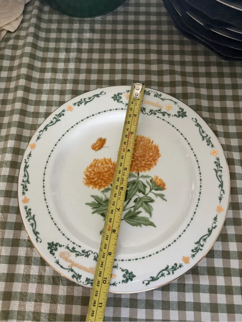 Chrysanthemum Floral Dinner Plate in Yellow and Green